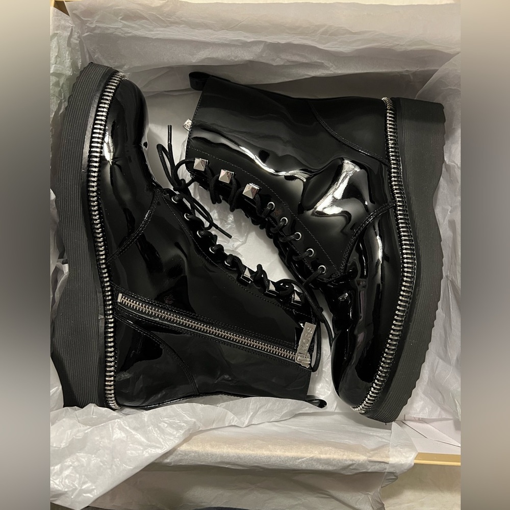 Michael Kors - Haskell Bootie. Size 10M - color Black